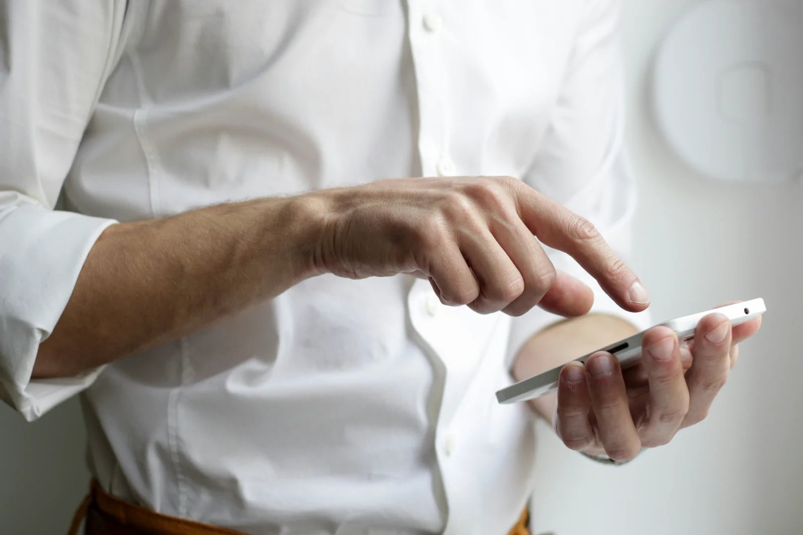 L'art de l'écoute : maîtriser la détection de tour de parole et la gestion des interruptions dans les applications d'IA vocale