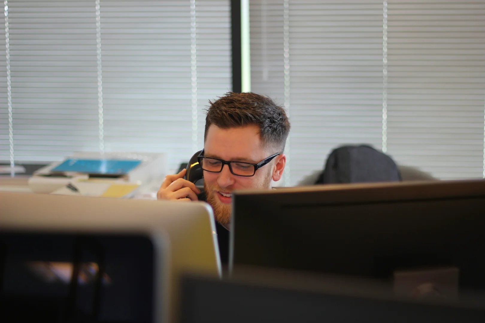 Dans les coulisses : comment les chatbots et voicebots révolutionnent la relation client