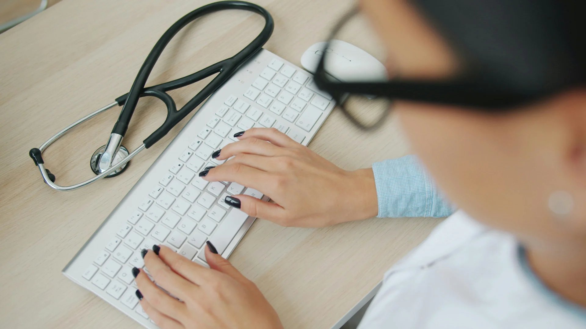 Agents vocaux IA dans la santé : automatiser intelligemment le renouvellement des ordonnances